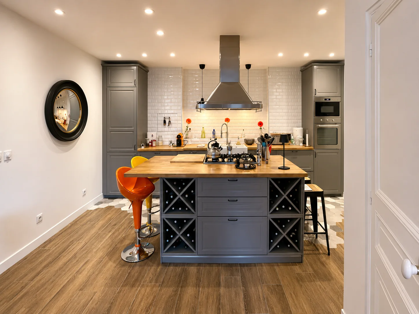 Cuisine sur mesure avec îlot central en bois